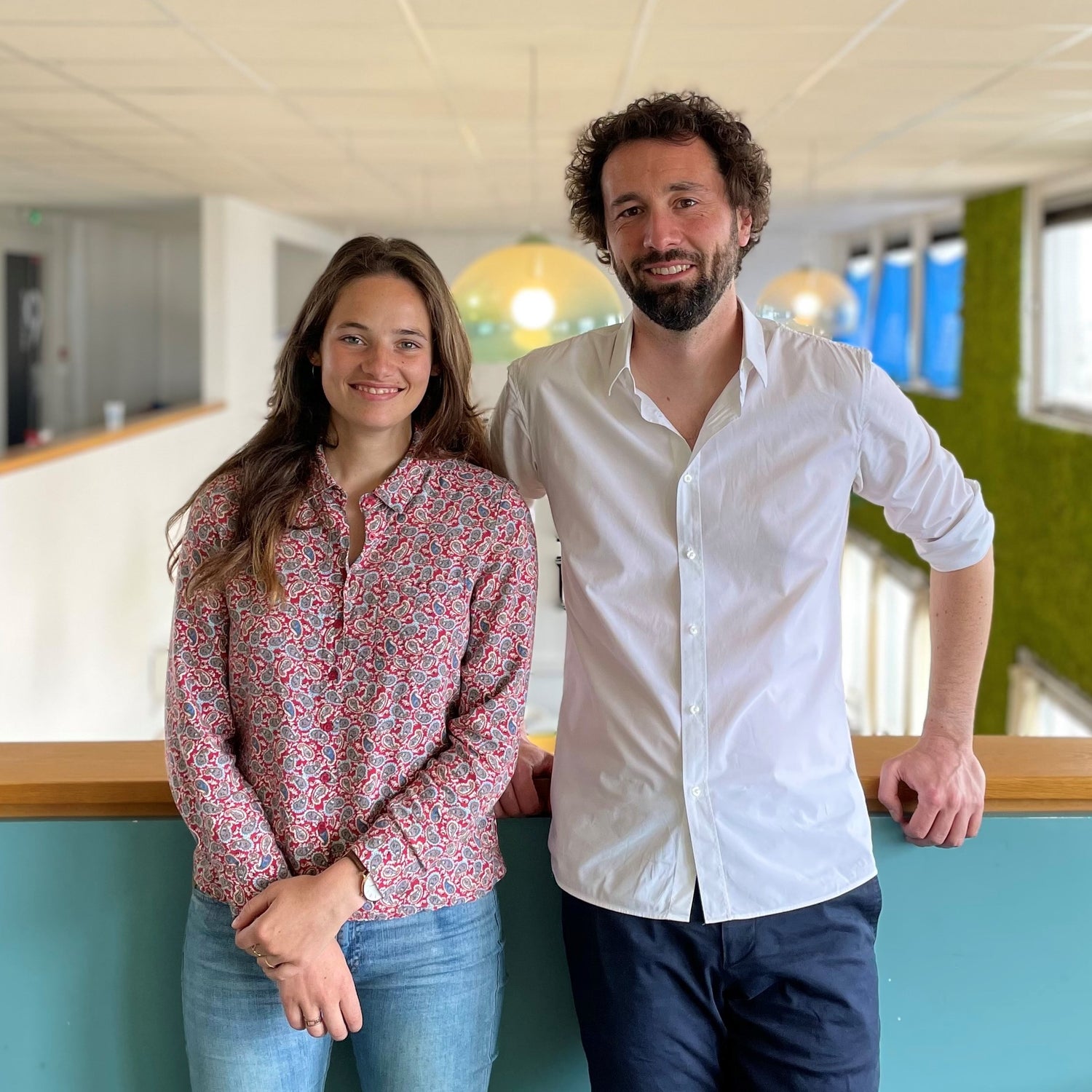 Stella-Guillaume-équipe-cofondateurs-startup-cocktails-cocktail-sans alcool-convivialité-apéritif-naturel-fait en France-Ousia-Ouisa-Ouisia-boisson sans alcool-boissons sans alcool-mixologie-créations maison-spritz-gin tonic-g&tonic-green spirit-rumcito