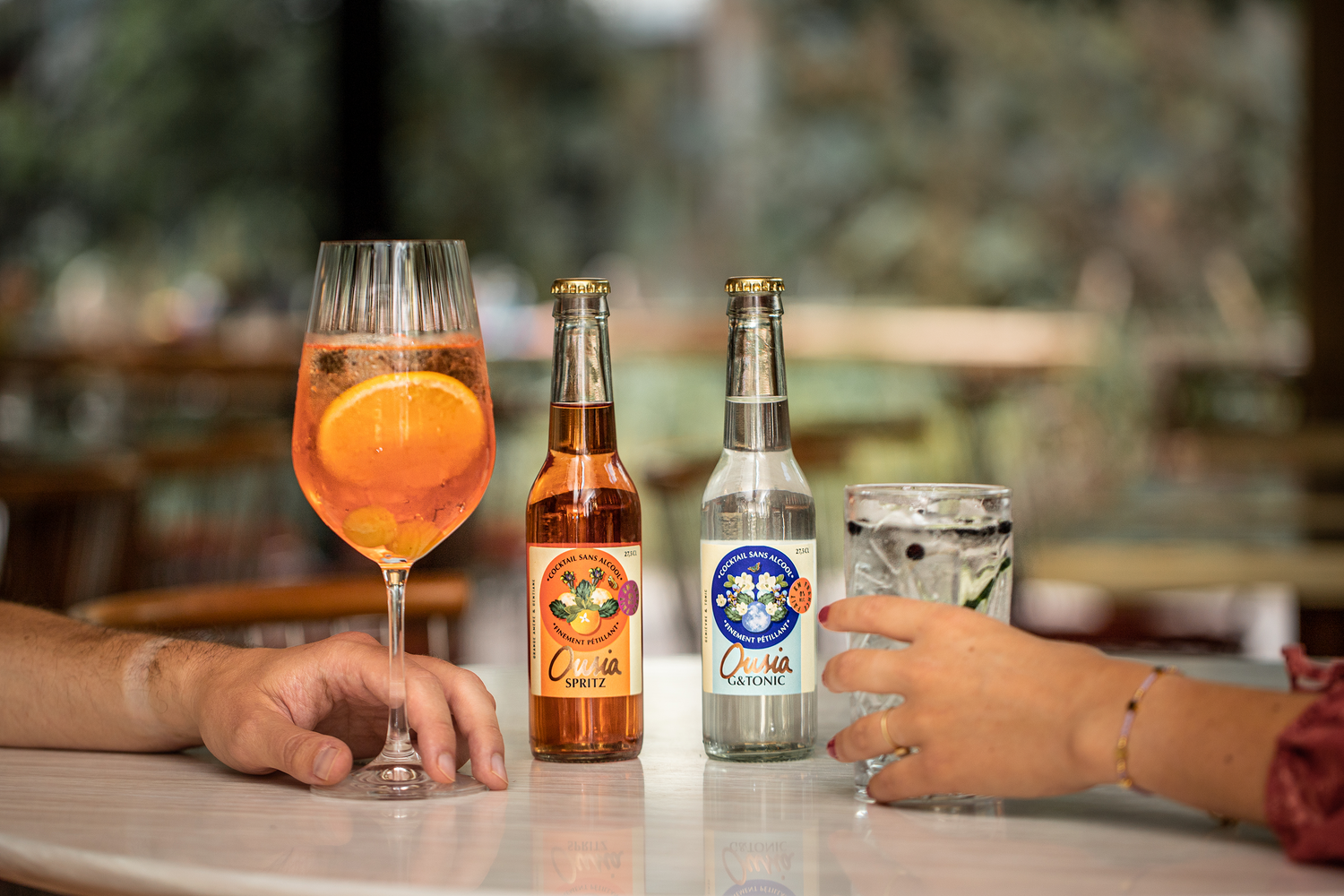 cocktails-cocktail-sans alcool-convivialité-apéritif-naturel-fait en France-Ousia-Ouisa-Ouisia-boissons-boisson-boisson sans alcool-boissons sans alcool-mixologie-créations maison-spritz-gin tonic-g&tonic-green spirit-rumcito-ambiance